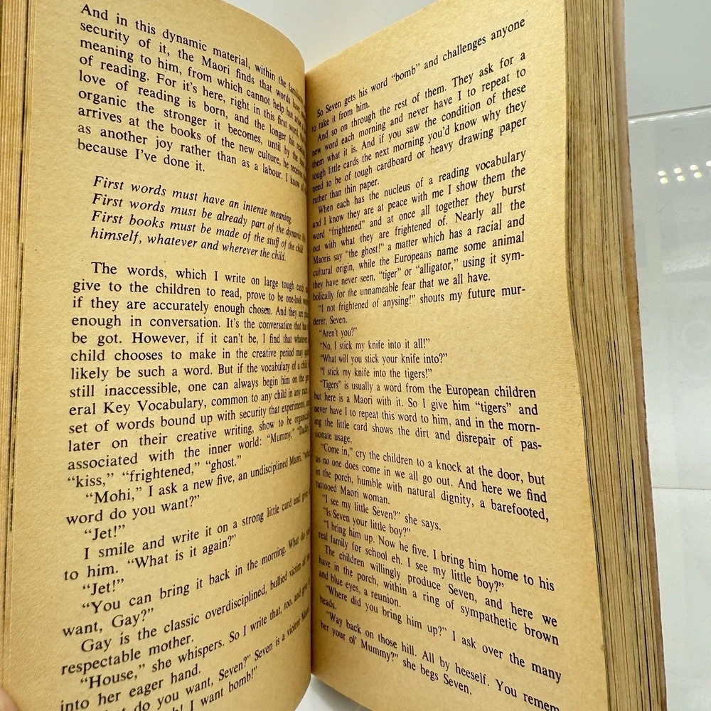 Teacher‎ by Sylvia Ashton-Warner Paperback 1967 Vintage Education Biography